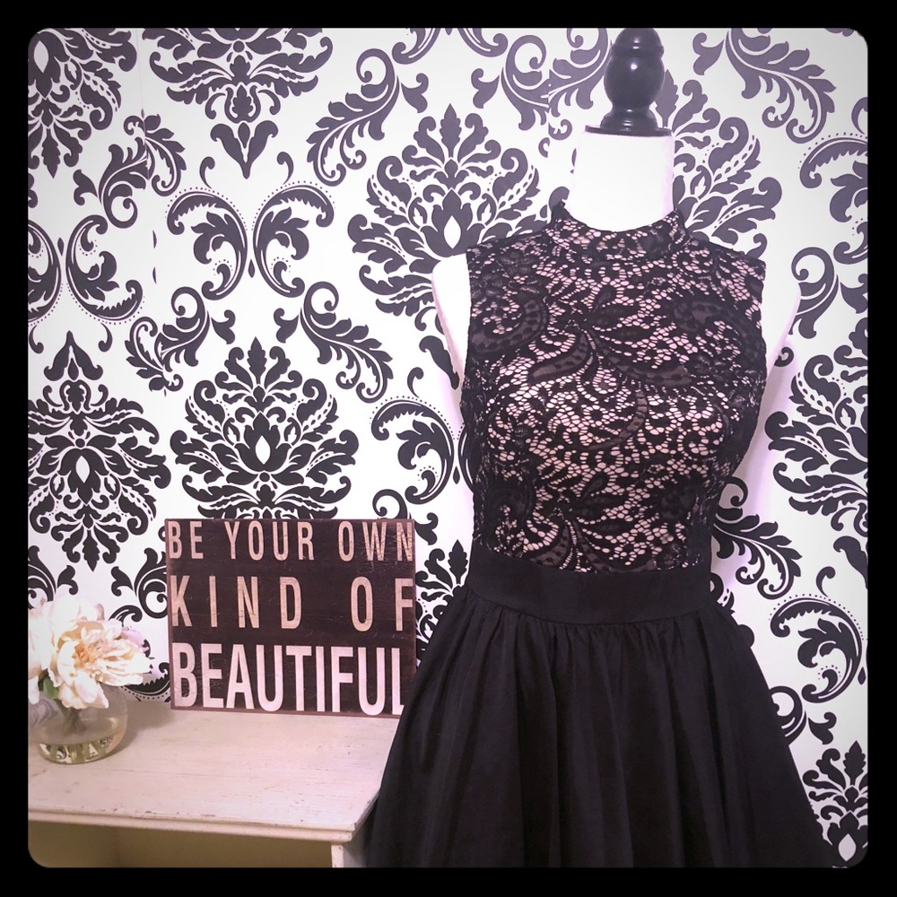 Gorgeous NWT ModCloth / Chi Chi London dress! 😍💕